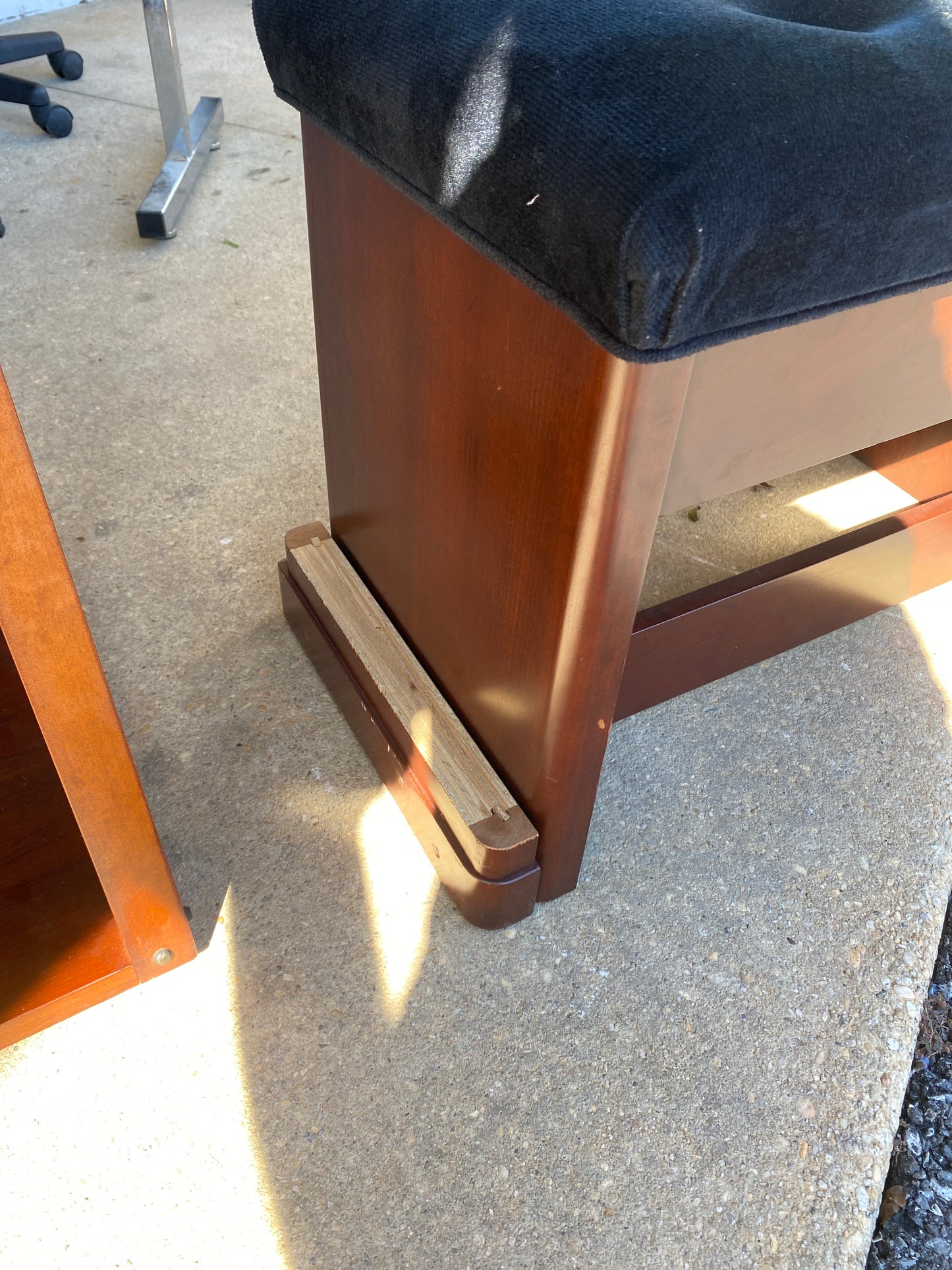 Wood Storage Bench with Lift-Top Seat – Scratch-N-Dent