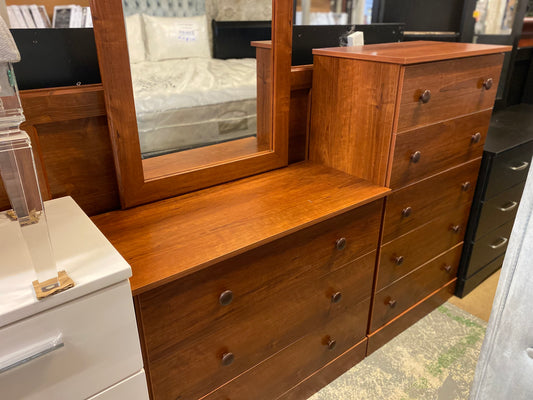 Full or QueenSize Bedroom Suite
