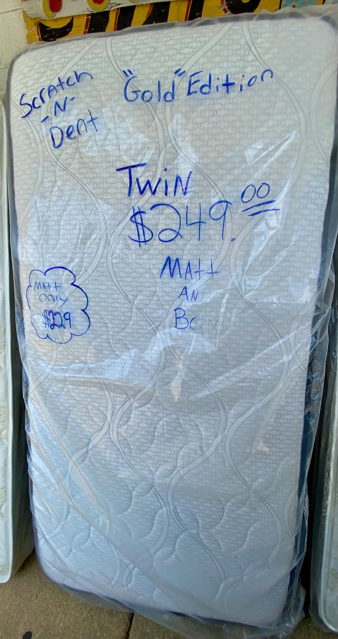 Twin Size "Gold Edition" Set Bedding